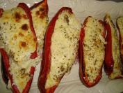 Crvena paprika punjena sirom i tikvicama