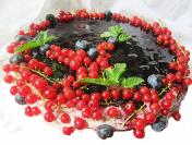 Torta sa aronijom i ribizlama