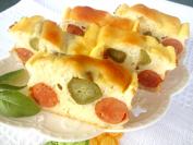 Pita sa roštilj kobasicama i kiselim krastavcima