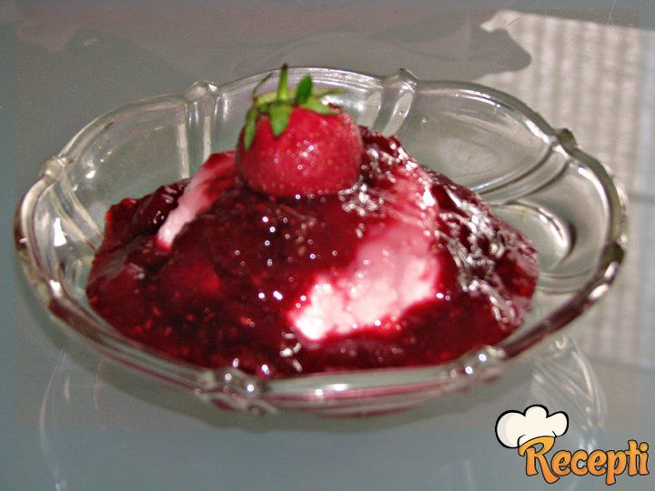 Panna Cotta sa crvenim voćem