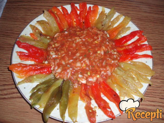 Salata sa pečenim paprikama