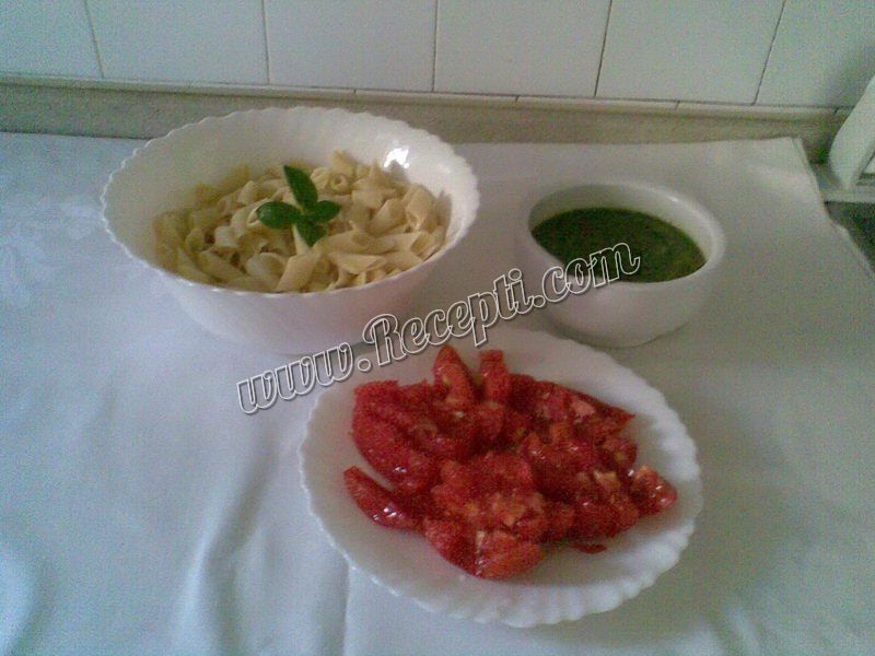 Pesto umak od bosiljka