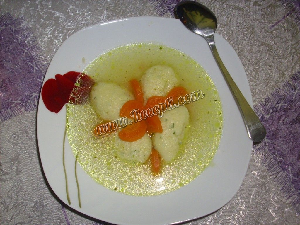 Pileća supa sa griz knedlama