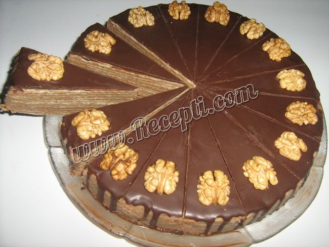 Čokoladna torta sa orasima i keksom