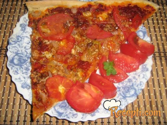 Pica sa svežim paradajzom