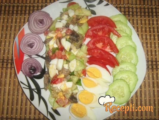 Salata sa šampinjonima i sezonskim povrćem
