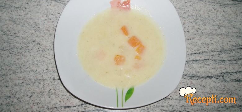 Kuruzna supa s piletinom i povrćem