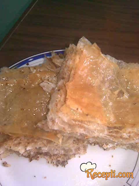 Baklava sa orasima i lešnicima