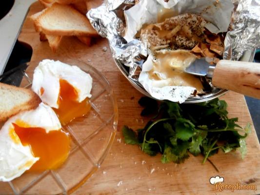 Pečeni Kamember i poširana jaja
