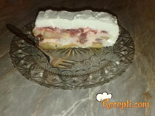 Brza torta sa piškotama i jagodama