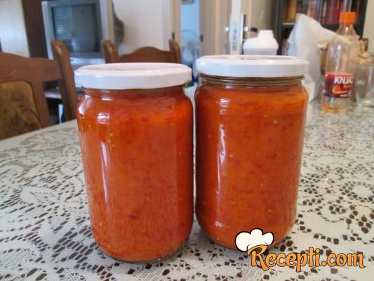 Binkin ajvar sa crvenim i plavim paradajzom