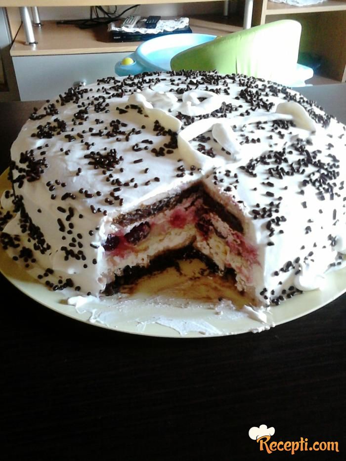 Posna Švarcvald torta sa višnjama