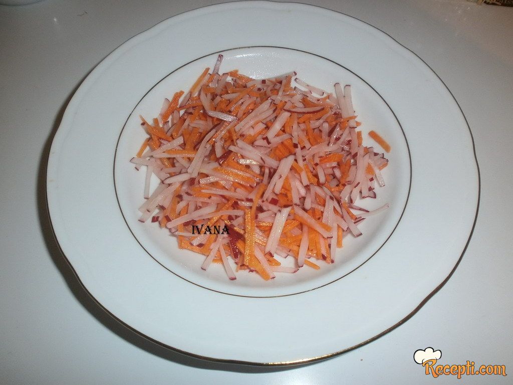 Salata od rotkvice i šargarepe