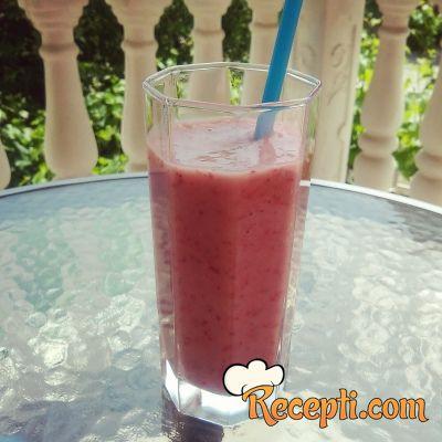 Smoothie od jagode i banane