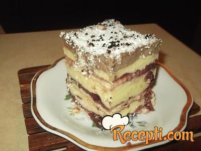 Letnja voćna torta sa kupinama