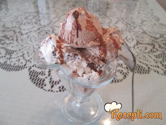 Sladoled sa čokoladom (2)