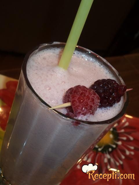 Smoothie sa bobičastim voćem