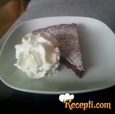 Švedski gnjecavi čokoladni kolač (kladdkaka)