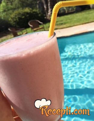 Milkshake (jagode, višnje, banane)