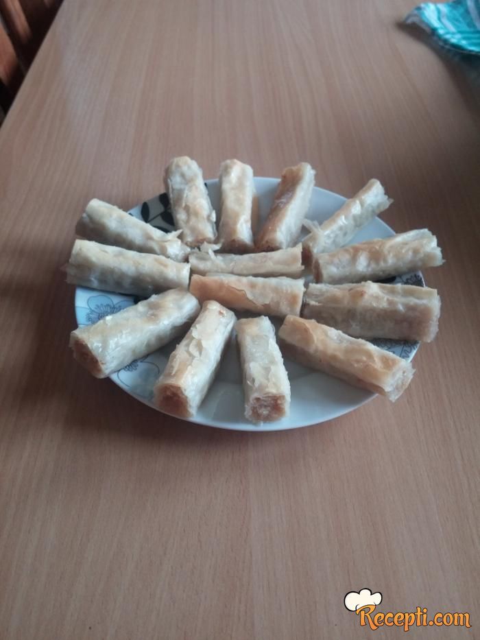 Cigaret baklava sa belom čokoladom