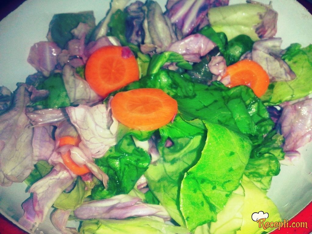 Zdrava večera sa zimskom salatom