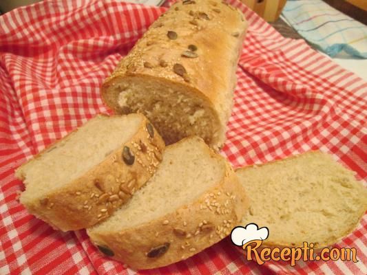 Hleb sa tri vrste brašna i semenkama