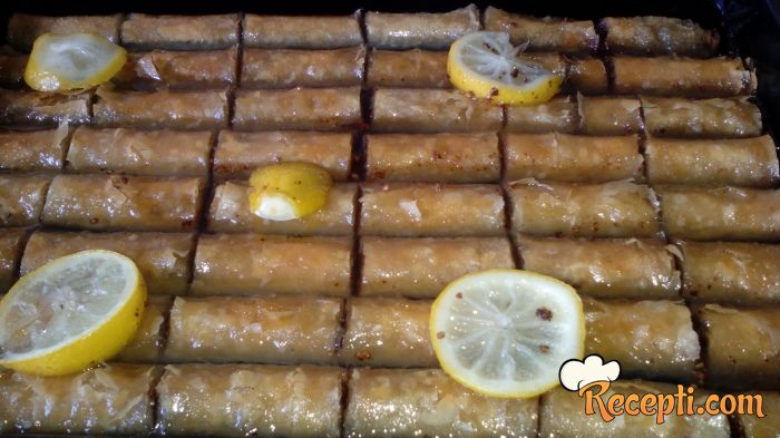 Baklava sa orasima, keksom i čokoladom