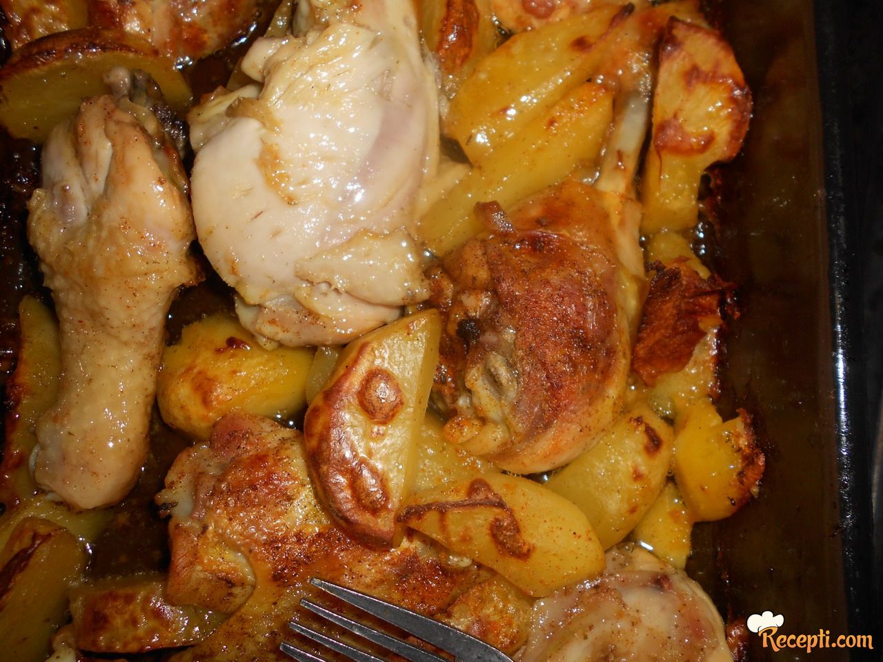 Začinjena piletina i krompir iz rerne