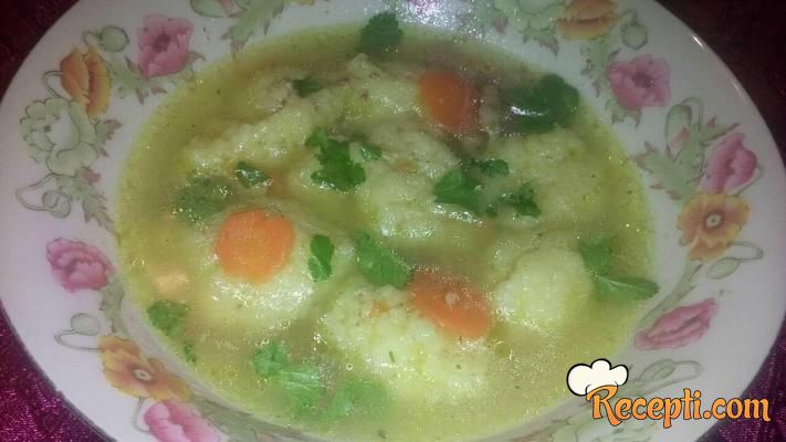 Pileća supa sa knedlama (2)