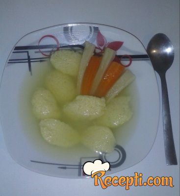 Pileća supica sa knedlama (2)