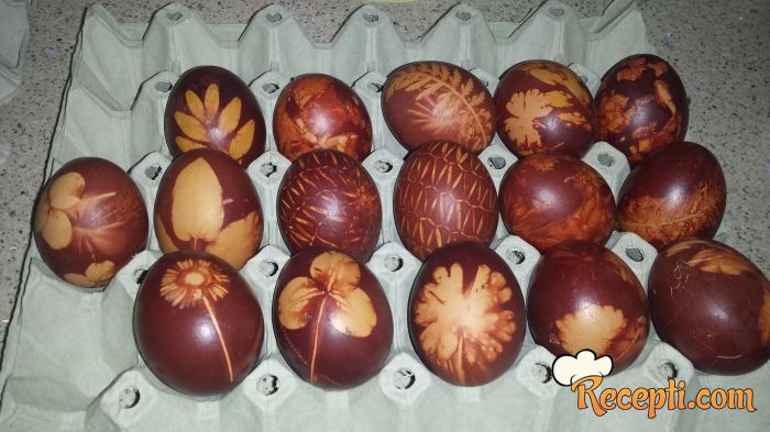 Farbanje jaja u lukovini
