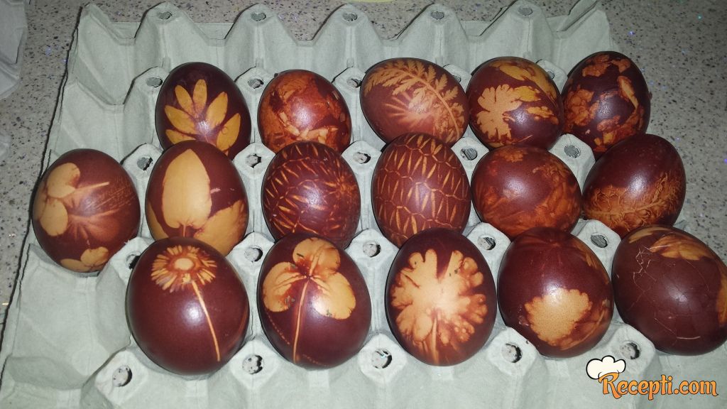 Farbanje jaja u lukovini