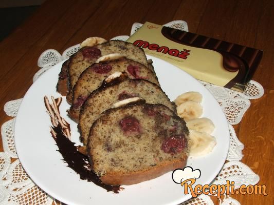 Čokoladni banana bread sa višnjama i malinama