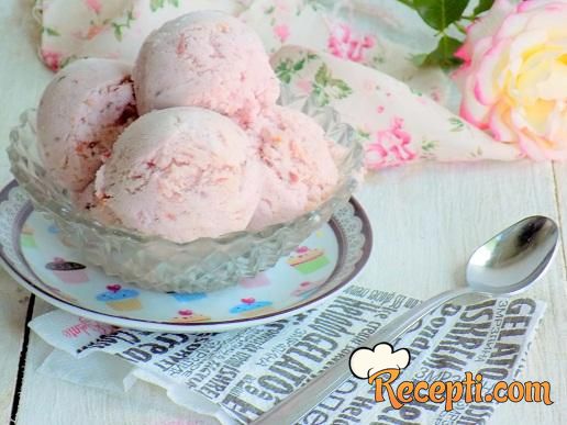Sladoled sa višnjama i jogurtom