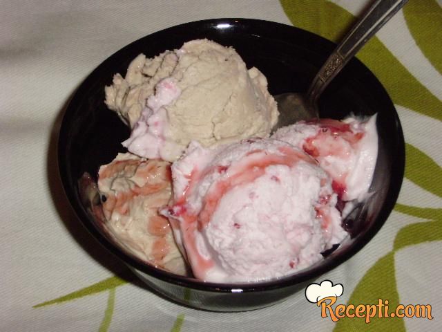 Sladoled (voće i čokolada)