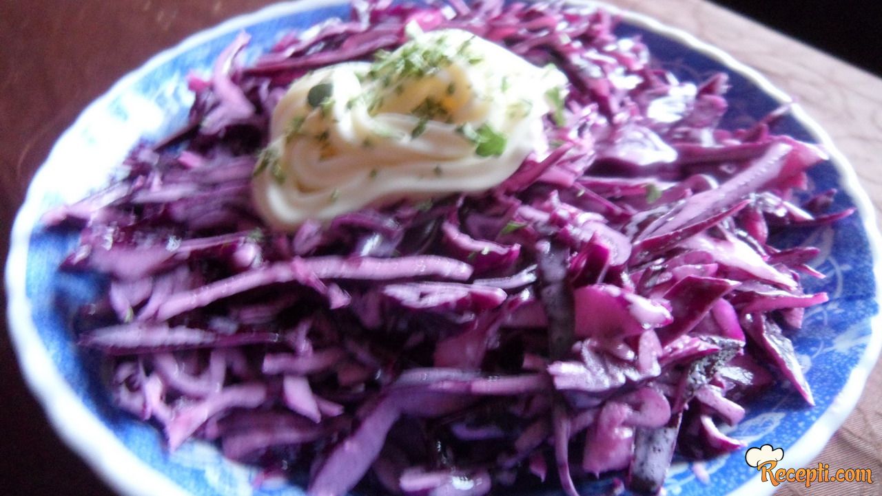 Salata od crvenog kupusa