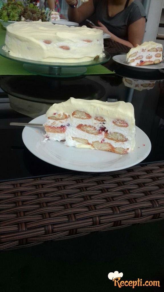 Torta sa piškotama i malinama