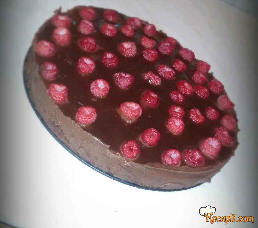 Čokoladna torta sa malinama (3)