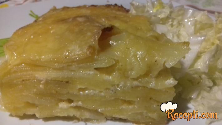 Pečeni krompir (Gratin de pomme de terre)