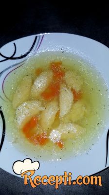 Pileća supa sa griz knedlama (2)