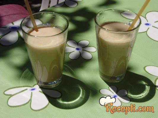 Smoothie - banana, plazma, kajsija