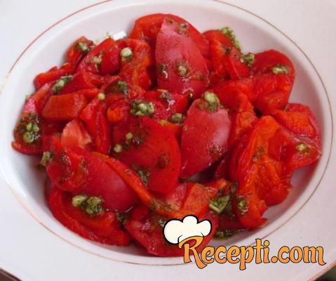 Salata od paradajza i pečenih paprika