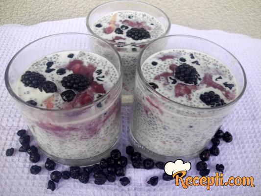 Chia puding sa voćem