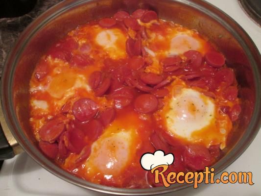 Jaja sa viršlama, u paradajz sosu