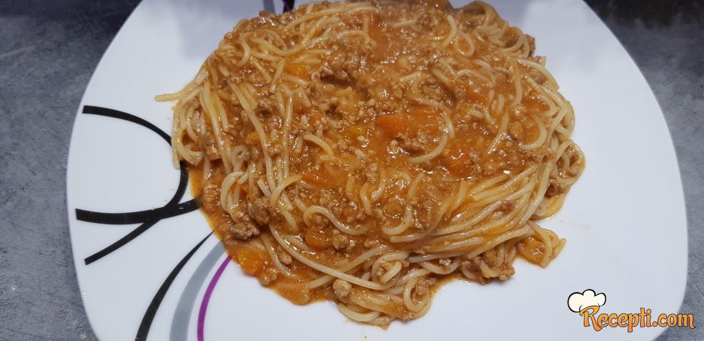 Špageti sa mlevenim mesom
