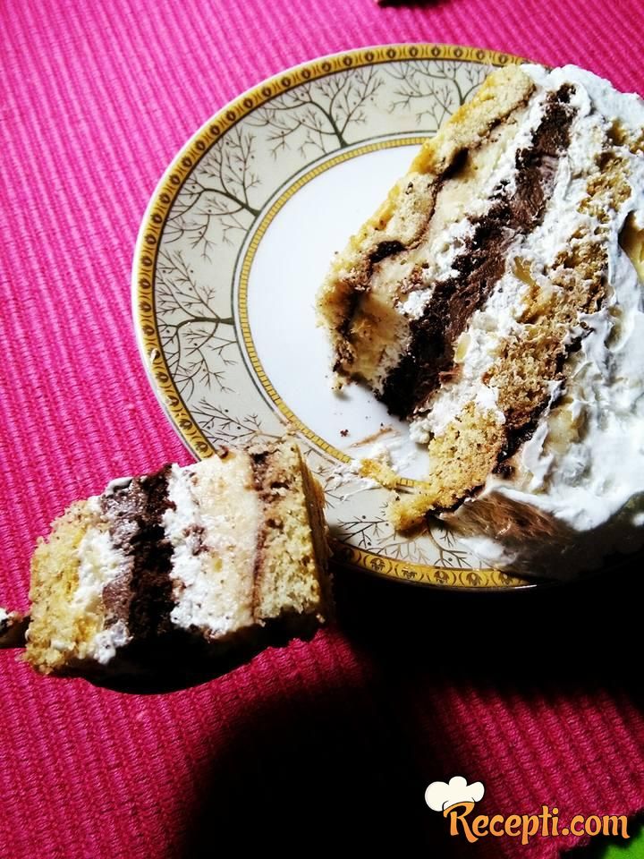 Lešnik torta sa crnom i belom čokoladom