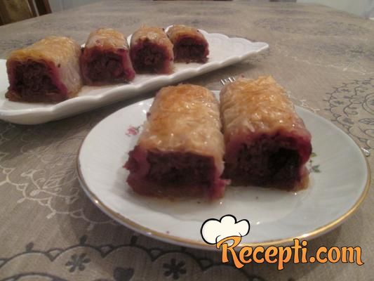 Posna baklava sa višnjama