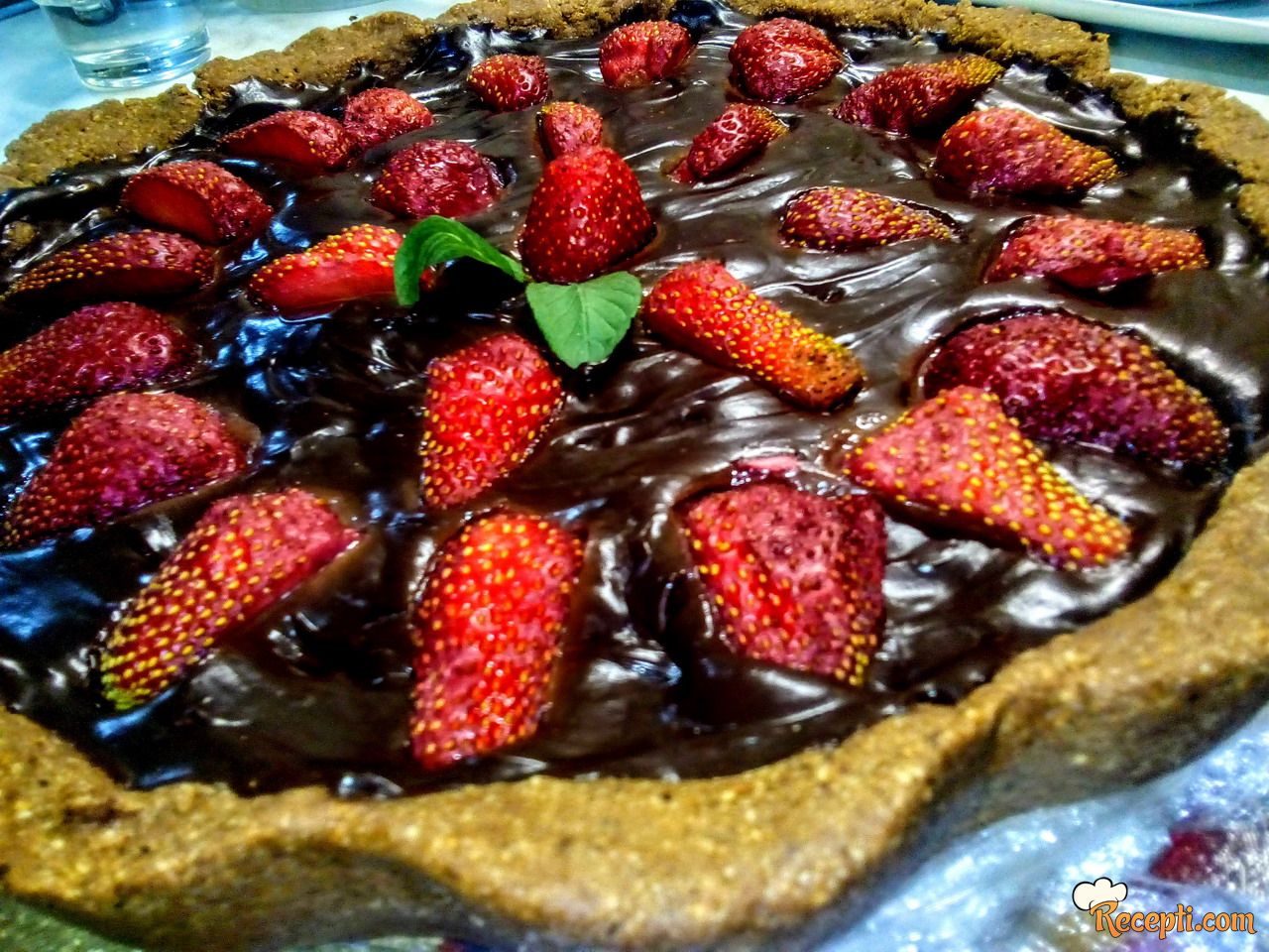 Tart sa čokoladom i jagodama & Tart with chocolate and strawberries