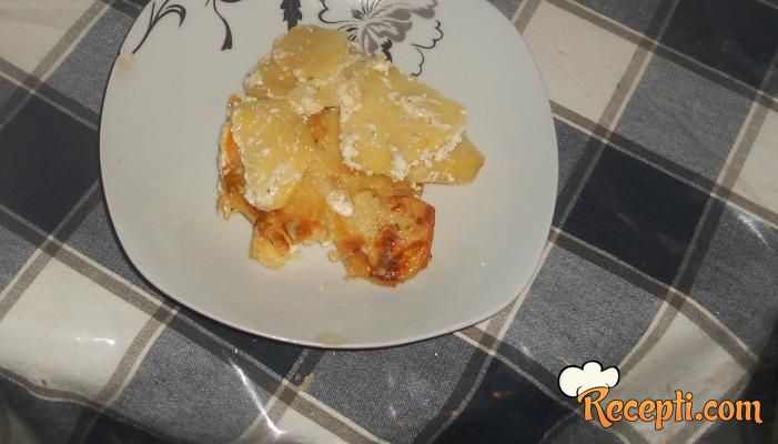 Gratinirani krompir (2)