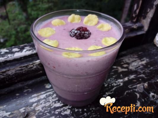 Smoothie - kupina, jagoda i malina